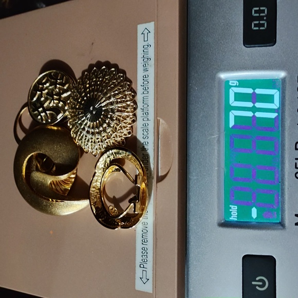 VINTAGE LOT OF FIVE GOLD-TONE 1 - 2" SCARF CLIPS - Picture 13 of 14